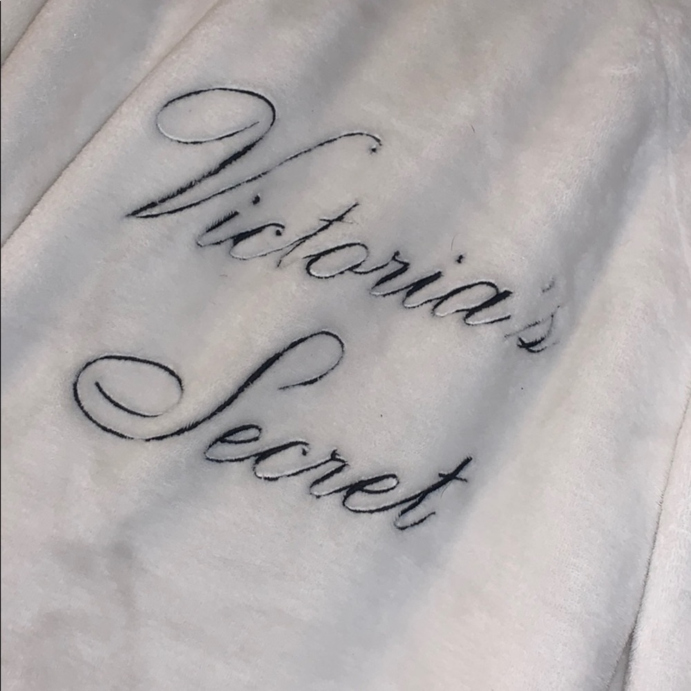 Victoria’s Secret Bath Robe - Picture 2 of 3